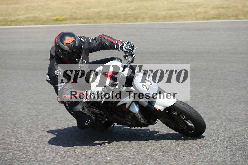 Archiv-2023/28 05.06.2023 Moto Club Anneau du Rhin/blanc-novice/25